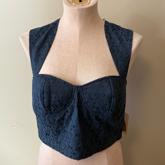 FOREVER 21 NWT Crop Top With Cutout Back - Picture 3 of 10